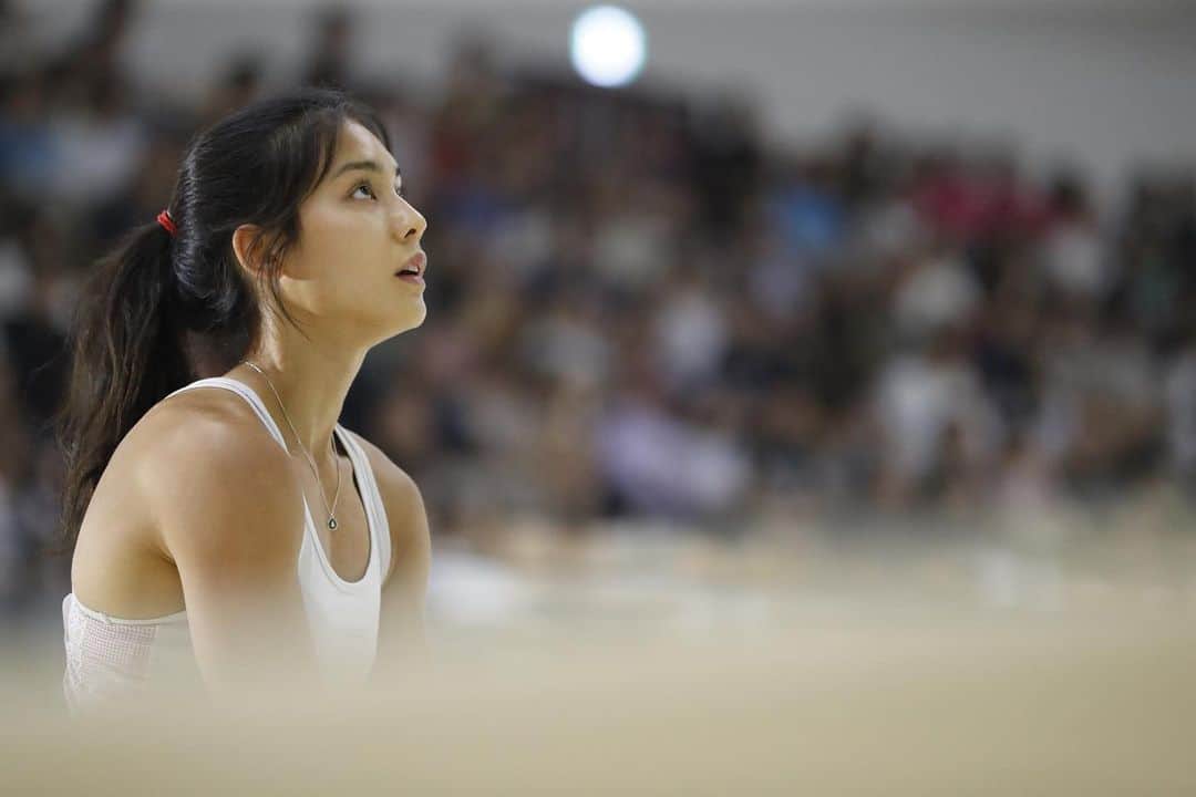 アラーナ・イップのインスタグラム：「Breathe in, breathe out. ⠀⠀⠀⠀⠀⠀⠀⠀⠀ T-2 days until the next Olympic qualifier in Toulouse. ⠀⠀⠀⠀⠀⠀⠀⠀⠀ I’ve spent the past 11 days in Innsbruck getting in the final touches on my training. I am confident that I am ready yet I am more nervous for this event than any other in the past. ⠀⠀⠀⠀⠀⠀⠀⠀⠀ I really want to qualify for the Olympics, but I also know that I would be content if I didn’t. The work that I have put in, day in and day out, training and travelling and competing, was worth it no matter what. It’s a weird place to be in. Nervous because I want to perform and have an ideal outcome, but settled with either. ⠀⠀⠀⠀⠀⠀⠀⠀⠀ That being said, I’m ready to step out onto the stage and give it everything I have and represent the country I love so much 🇨🇦 See you on the other side ✌️ ⠀⠀⠀⠀⠀⠀⠀⠀⠀ Photo by @tallers_photopress ⠀⠀⠀⠀⠀⠀⠀⠀⠀ @arcteryx @scarpana @canfund @petzl_official @coastperformancerehab @climb.base5」