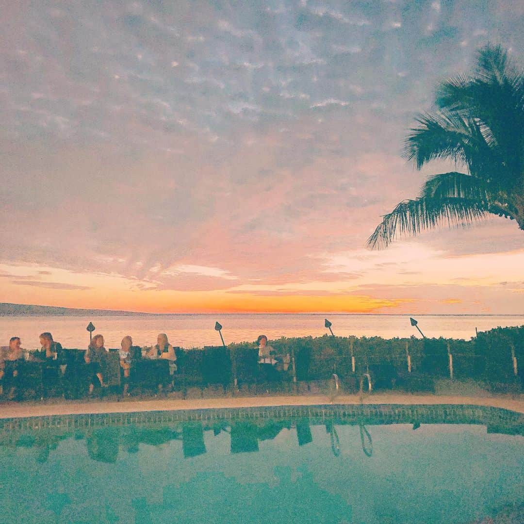 山崎美弥子さんのインスタグラム写真 - (山崎美弥子Instagram)「Poolside at Hotel ホテルプールサイド。」11月27日 18時00分 - miyakoyamazaki