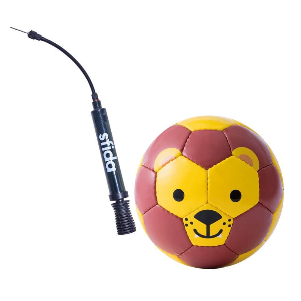 sfidaさんのインスタグラム写真 - (sfidaInstagram)「. 🎅💭クリスマスプレゼントにオススメ🎁🎄 【🐯🐼FOOTBALL ZOO🦁🐰】 . にっこり笑顔の動物たちは、ほっこり温まる贈り物にぴったり。おしりにはしっぽやイラストがデザインされた遊び心のあるデザインボールです。  size : soccer 1号球(直径15cm) . お子様へのクリスマスプレゼントにいかがですか？♡ .  sfidaオンラインストアではクリスマスセール開催中‼️ FOOTBALL ZOOとクリアポンプのお得なセット販売もご用意しております♬ 商品詳細は画像をタップ☞ . #玉城翔子 #shocotamaki #sfida #スフィーダ  #footballzoo #フットボールズー #アニマルボール #sfidasports #soccer #サッカー #football #フットボール #futsal #フットサル  #soccerball #kids #forkids #animal #インテリア  #ファーストボール #present #プレゼント #クリスマス #xmas #christmas #クリスマスプレゼント #baby #あかちゃんのいる生活 #こどものいる暮らし」11月27日 18時03分 - sfidasports