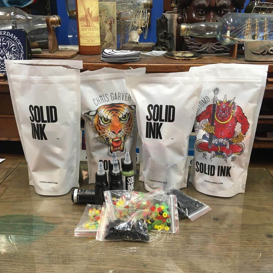 アムステルダム・タトゥー・ミュージアムのインスタグラム：「Thank you @krautz_ironz.de I would love to make my own set  @thesolidink」