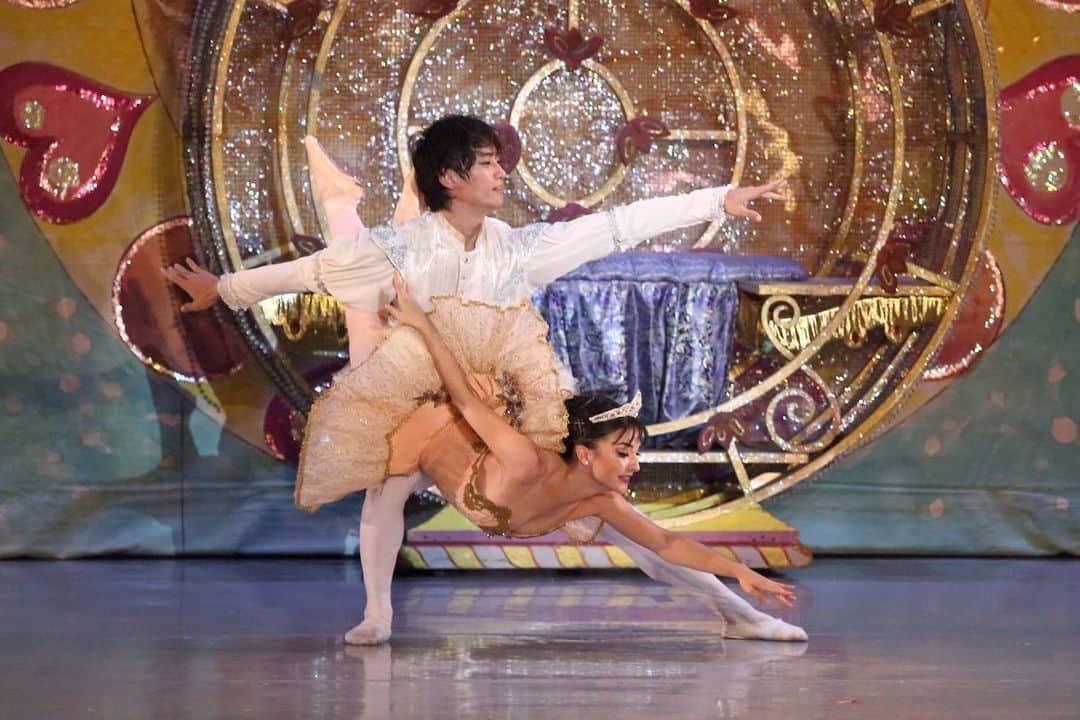 ヤマカイさんのインスタグラム写真 - (ヤマカイInstagram)「Picture from last week. Go to @balletfrontier to watch more pics and videos😊 . . 先週は公演がありました！公演はまだまだ続きます！ @balletfrontier をフォローして公演の様子を見てね😊 . . #ballet #balletdancer #nutcracker #fortworth #art #artist #dance #waco #texas #music #classic #バレエ #芸術 #アート #くるみ割り人形 #音楽」11月27日 18時20分 - yamakai_official