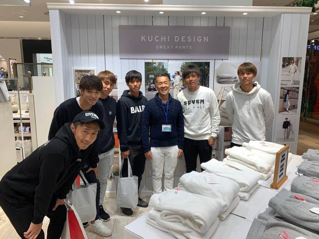 倉田秋のインスタグラム：「スウェットパンツ！ めちゃ暖かいんでみなさんも是非！ #クチデザイン #kuchidesign  #LUCUA 1100２階#１２月３日まで」