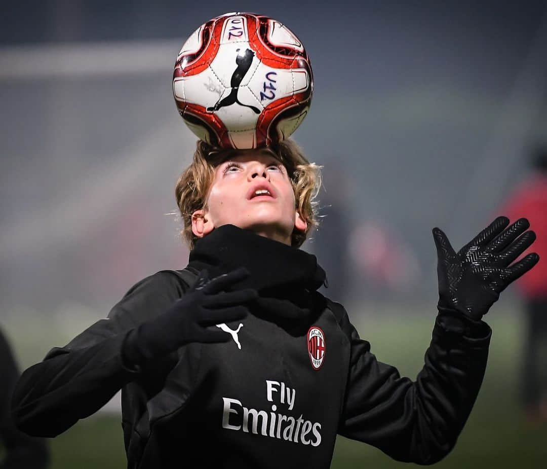 ACミランさんのインスタグラム写真 - (ACミランInstagram)「Keep your goal in sight ⚽ #SempreMilan #MilanYouth」11月27日 18時29分 - acmilan