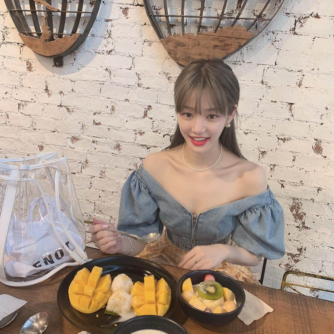 イ・ユビさんのインスタグラム写真 - (イ・ユビInstagram)「악 너무마시썽😂」11月27日 18時49分 - yubi_190