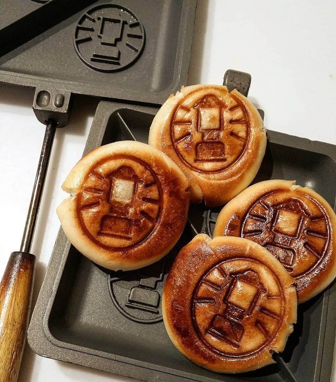 Coleman Japanのインスタグラム：「外はカリカリ中ジューシー。ホットサンド肉まんの出来上がり😋 ♪ 📷：@gosunafkinさん 素敵なお写真ありがとうございました✨ ・ ━━━━━━━━━━━━━━━━━ 🍽#私のコールマンレシピ 大募集！ #私のコールマンレシピ を付けて投稿して頂いた中から素敵なお写真は、コールマン公式SNSでご紹介させて頂きます♪ ━━━━━━━━━━━━━━━━━ ・ ・ ・ #灯そうColeman #灯そうコールマン #灯そう #Coleman #コールマン #Outdoor #アウトドア #アウトドア料理 #アウトドア飯 #キャンプ飯 #キャンプご飯 #キャンプ料理 #キャンプごはん #アウトドアレシピ #キャンプレシピ #ホットサンドイッチクッカー」