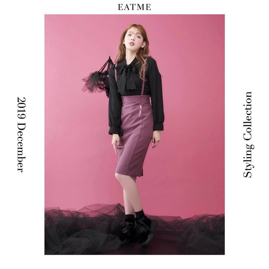EATMEさんのインスタグラム写真 - (EATMEInstagram)「11.27 update… #EATME #DECEMBER #LOOK #COLLECTION #📖 #VINTAGEAFTERNOONTEA @maotin1019  身長🚺:169cm ブーツ➡︎発売中 ブラウス、スカート➡︎12月発売予定 ソックス➡︎参考商品 . BIGリボンベルトスリーブブラウス（ #BLOUSE ） ¥9,000（＋tax） COLOR🎨:BLK.O/WHT.CML SIZE📐:FREE . BACKレースアップコルセットスカート（ #SKIRT ） ¥10,000（＋tax） COLOR🎨:PPL.PNK.BLK SIZE📐:S.M . スニーカーソールショートブーツ（ #BOOTS ） ¥13,600（+tax） COLOR🎨:BLK.O/WHT SIZE📐:S（22.5cm) M（23.5cm）、L（24.5cm） . #EATME_COLLECTION #EATME #eatmejapan #イートミー」11月27日 18時59分 - eatme_japan