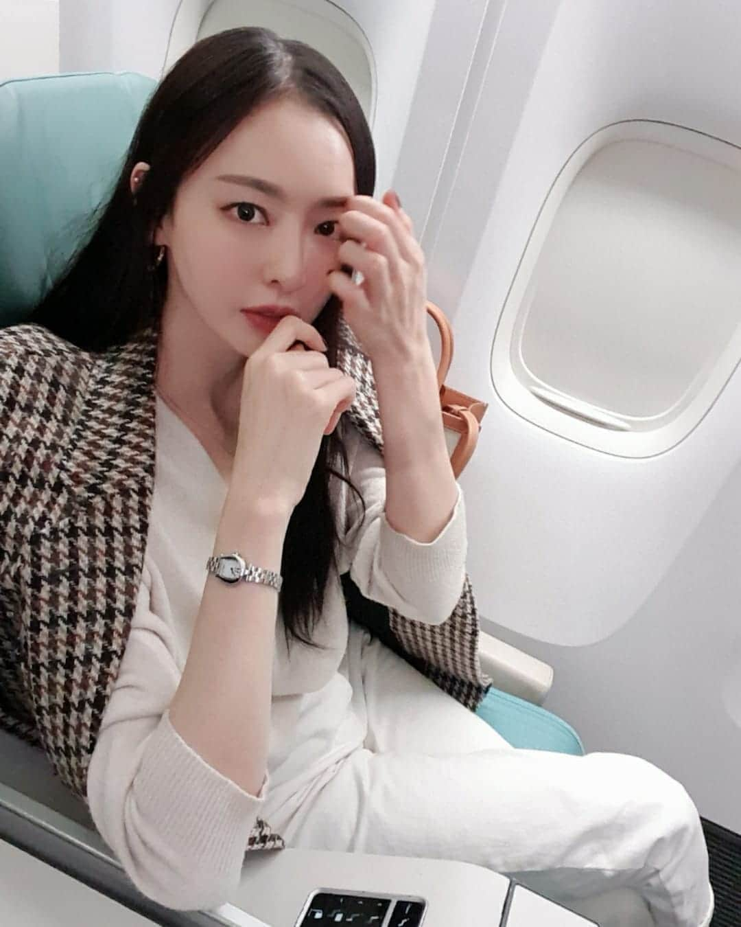 イ・ダヒさんのインスタグラム写真 - (イ・ダヒInstagram)「안녕 오랜만이야✈」11月27日 18時57分 - dahee0315