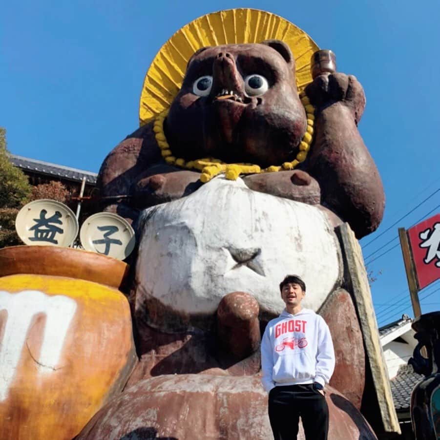 小柳津林太郎さんのインスタグラム写真 - (小柳津林太郎Instagram)「陶芸で有名な栃木県益子町にいってきました。栃木県といえば、宇都宮ブレックスの応援でたまにいくのですが、益子町はまた違った雰囲気が楽しめてとても素敵な街でした。  紅葉の景色、澄んだ空気、温泉、癒し🤗  ノリで入ったラーメン屋“大功"の肉味噌ラーメンがあっさりしてて、めちゃウマでした。  #バチェラー #バチェラー2 #bachelorjapan #バチェラージャパン #小柳津林太郎 #ghost  #アマゾンプライム #thebachelor #rinstagram #栃木県 #益子町 #ラーメン大功 #温泉 #紅葉 #ラーメン #食べ歩き #グルメ #🌹」11月27日 19時04分 - rinsta_gram1002
