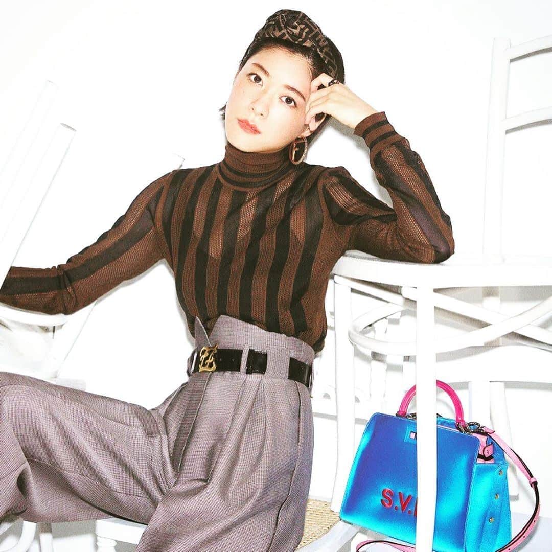 のインスタグラム：「Fendi 4ポーズGingerに載ってます。 #fendi の春夏2020です。 30代になるとハイブランドの洋服も楽しくなってきますね。👠😊 #fendispringsummer2020  #gingermagazine  #ginger_magazine」