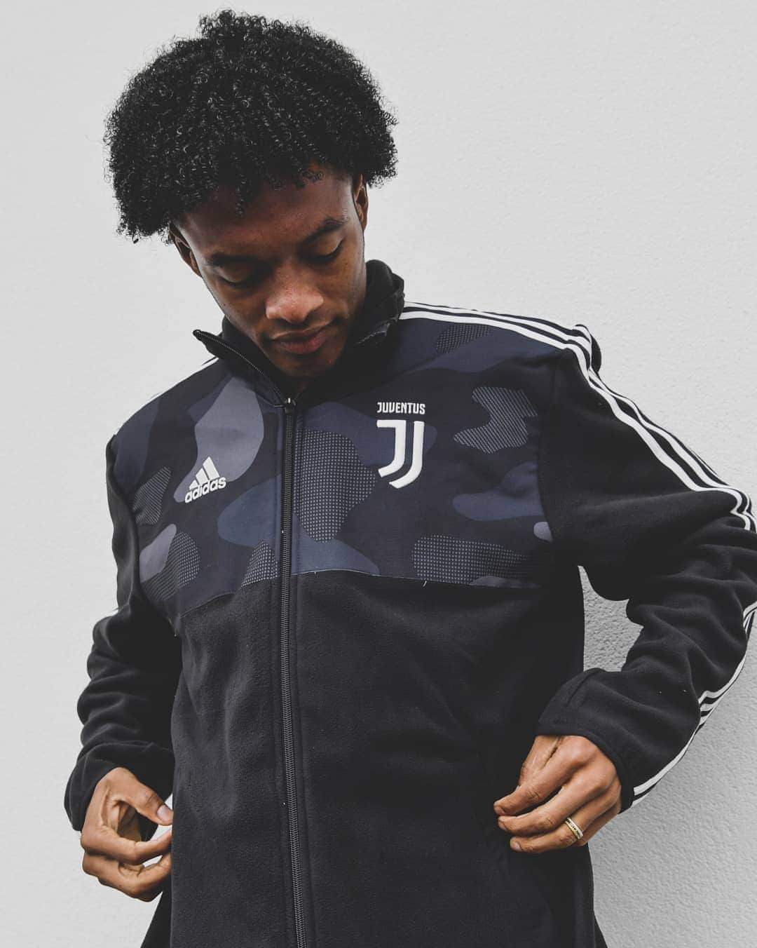 ユヴェントスFCさんのインスタグラム写真 - (ユヴェントスFCInstagram)「Our seasonal special range collection by @adidasfootball, AVAILABLE NOW!  #ForzaJuve #DareToCreate」11月27日 19時11分 - juventus