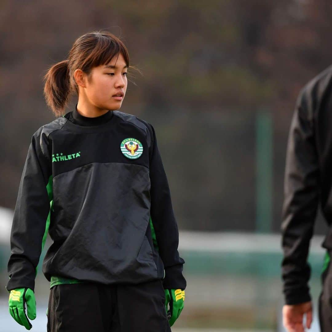 東京ヴェルディさんのインスタグラム写真 - (東京ヴェルディInstagram)「AFC女子クラブ選手権2019の初戦翌日、日テレ・ベレーザは龍仁市内でトレーニングを行いました！  試合出場メンバーはホテルでリカバリー。ピッチには10代の選手を中心にした若手選手たちが出てきました！  明日が誕生日の宮澤ひなた選手は、10代最後の練習になりました⚽️ #beleza #ベレーザ #日テレベレーザ #東京 #tokyo #AFC女子クラブ選手権 #韓国 #korea #龍仁 #yongin」11月27日 19時15分 - tokyo_verdy