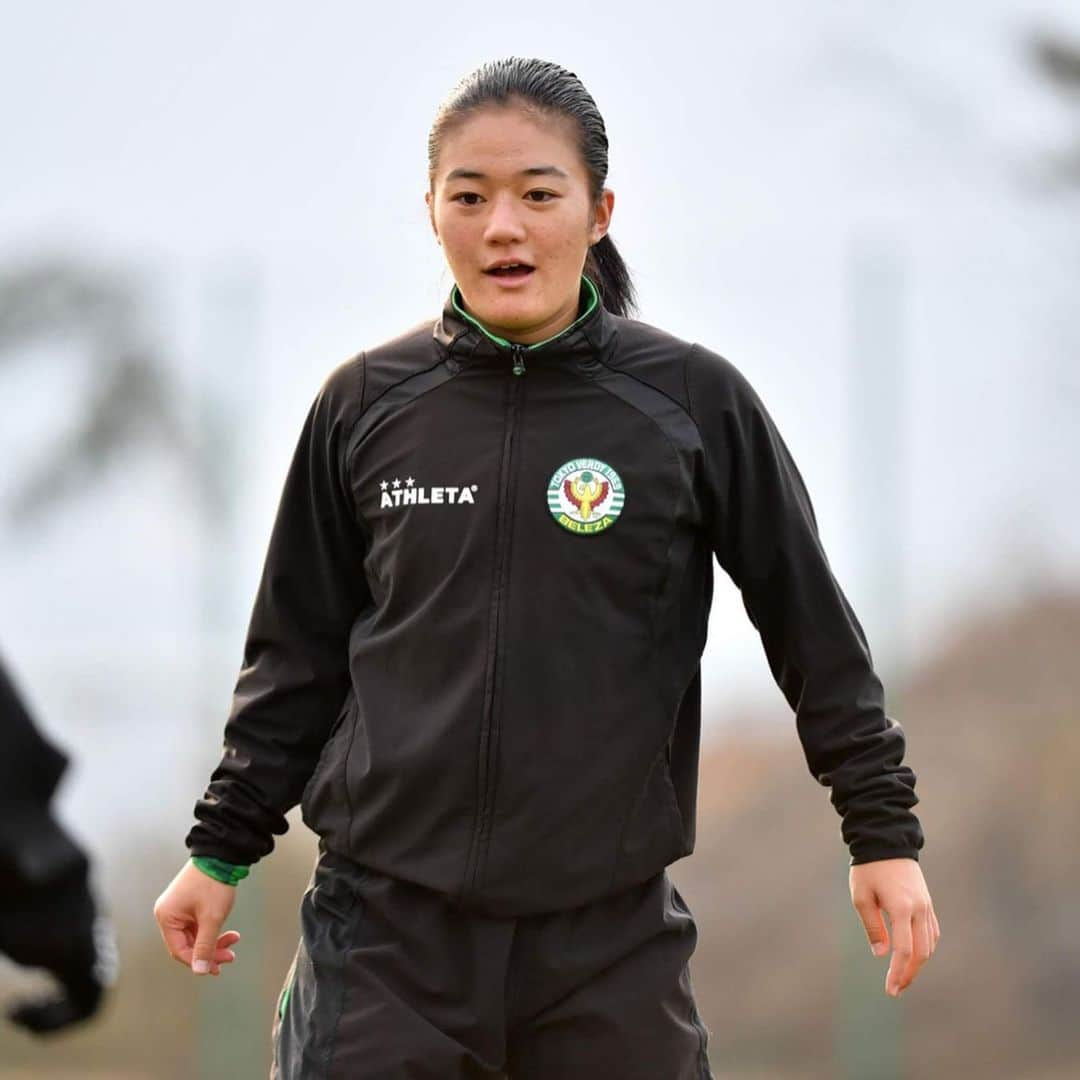 東京ヴェルディさんのインスタグラム写真 - (東京ヴェルディInstagram)「AFC女子クラブ選手権2019の初戦翌日、日テレ・ベレーザは龍仁市内でトレーニングを行いました！  試合出場メンバーはホテルでリカバリー。ピッチには10代の選手を中心にした若手選手たちが出てきました！  明日が誕生日の宮澤ひなた選手は、10代最後の練習になりました⚽️ #beleza #ベレーザ #日テレベレーザ #東京 #tokyo #AFC女子クラブ選手権 #韓国 #korea #龍仁 #yongin」11月27日 19時15分 - tokyo_verdy