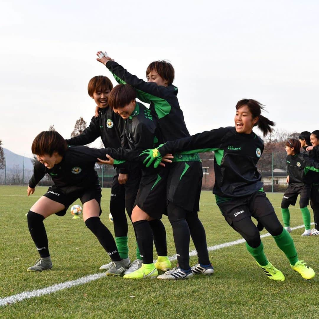 東京ヴェルディさんのインスタグラム写真 - (東京ヴェルディInstagram)「AFC女子クラブ選手権2019の初戦翌日、日テレ・ベレーザは龍仁市内でトレーニングを行いました！  試合出場メンバーはホテルでリカバリー。ピッチには10代の選手を中心にした若手選手たちが出てきました！  明日が誕生日の宮澤ひなた選手は、10代最後の練習になりました⚽️ #beleza #ベレーザ #日テレベレーザ #東京 #tokyo #AFC女子クラブ選手権 #韓国 #korea #龍仁 #yongin」11月27日 19時15分 - tokyo_verdy