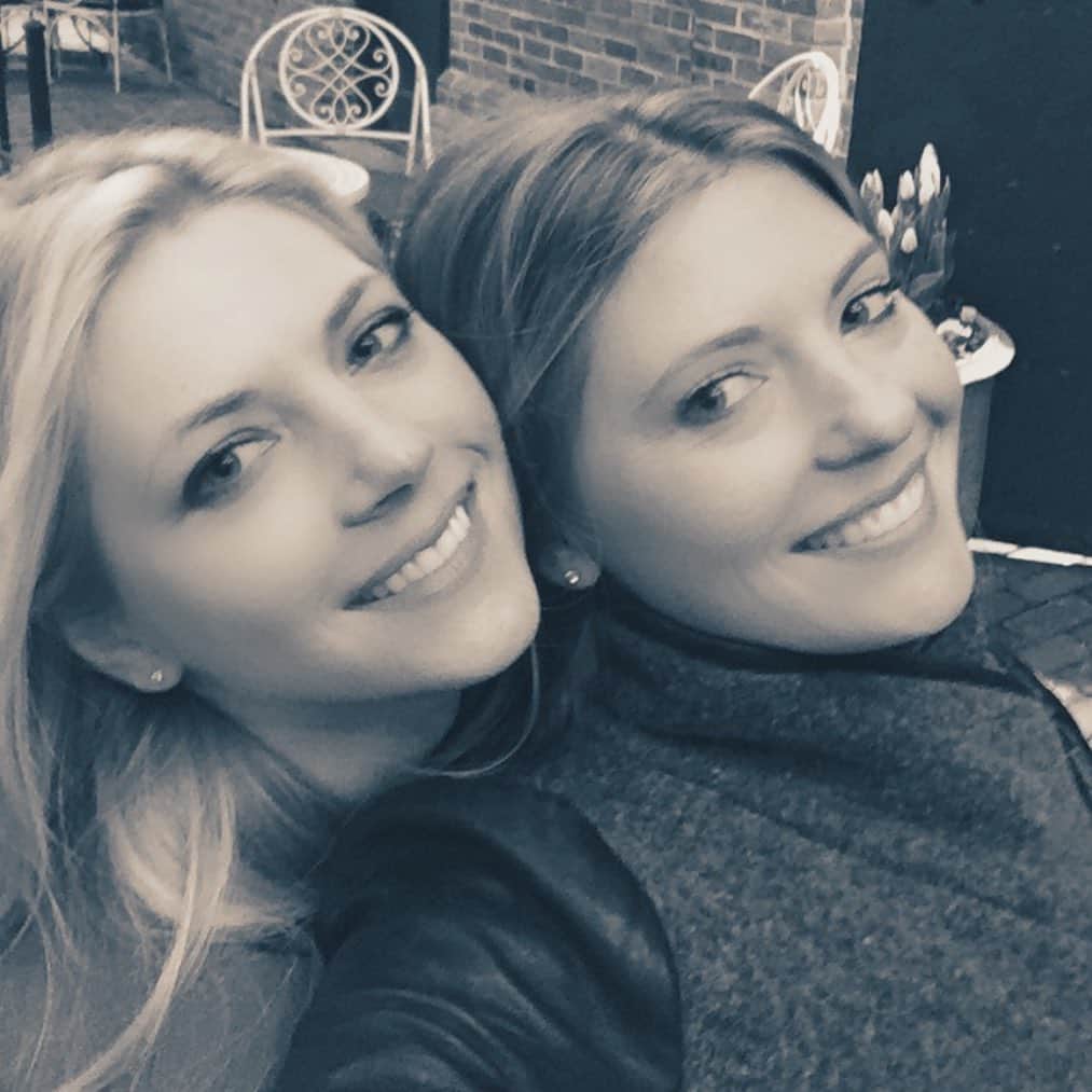 キャサリン・ウィニックのインスタグラム：「Meet my amazing rock, my sister @daria_w_g . Happy Birthday sista sista! Love you! ❤️」