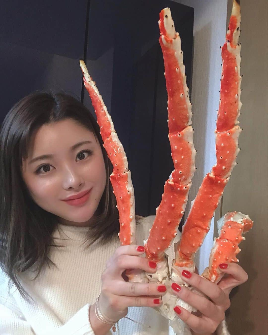 野田すみれさんのインスタグラム写真 - (野田すみれInstagram)「たらば蟹とずわい蟹🦀❤️ 刺身のように柔らかくて とろけた🤤❤️ . . . .12月21日のクリスマスチャリティーコンペ あとわずか⭐︎ . . . . . 【クリスマスチャリティーコンペ】 12月21日クリスマスチャリティーコンペ🎄♡ 白鳳カントリークラブ 募集中ー . . 【すみれwithラウンド】 筑波国際ゴルフ倶楽部 11月29日、12月も募集してます💫 よろしくお願いします🥺 .. 【YouTube】 Youtubeも始めました❤️チャンネル登録してね♡ https://youtu.be/0pBLyKkQQlI .. 【Twitter】 ラジオ番組公式ツイッターオープン♡  私がパーソナリティーを務めるラジオ番組 (ミルキースマイルSUMIRE-IRO)の 公式ツイッターがオープンしました😊 質問やリクエスト、応援メッセージは 公式ツイッターから募集しています😊 みんなフォローしてください♡ 公式ツイッターアカウントはこちら💁‍♀️ URL:https://twitter.com/sumireiro_834/ twitterID:@sumireiro_834❤️ .. 【WEBサイト】 詳しい情報は公式サイトをチェックしてね🌟 公式サイト「SUMIRE-IRO」 URL:https://sumire-iro.com リンクはプロフィール欄に設置してますよ🌟 .. #SUMIREIRO #sumirepremiumfamily  #クリスマスチャリティーコンペ #すみれwithラウンド ☆★☆★☆★☆★☆★☆★☆★☆★☆★☆★☆★☆★☆★」11月27日 19時34分 - sumire0208