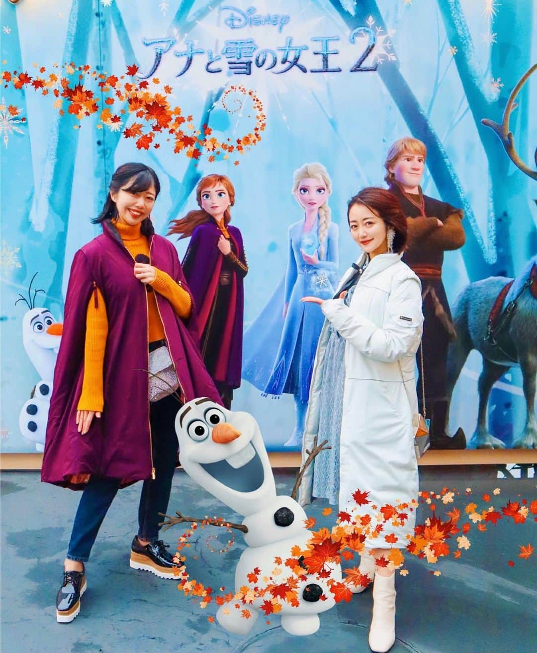 中島絢乃さんのインスタグラム写真 - (中島絢乃Instagram)「❄️⛄️👭﻿ ﻿ ﻿ #中島姉妹 で#アナ雪バウンド 👭🍂🍁👑﻿ ﻿ ﻿ パーク内にも﻿ #アナ雪2 のフォトスポットが﻿ できてるんだよーー！！！！😍💭❄️🎬﻿ (#オラフ のフードもね！😍✨✔︎写真3枚目)﻿ ﻿ ﻿ 私がお姉ちゃんだから#エルサ ！👱🏻‍♀️❄️﻿ 妹は#アナ になりました！👩🏻‍🦰⛄️﻿ ﻿ ﻿ ﻿ ﻿ ﻿ ちなみに﻿ 2人が着ているジャケットは、﻿ 世界同時発売された限定商品なの！👕✨﻿ #コロンビア(@columbia_jp )と﻿ #アナと雪の女王2 のコラボアイテムです！！﻿ ﻿ アメリカの映画製作チームと共同で﻿ 衣装をモチーフに作ったということで、﻿ ダウンなのにちゃんとアナ雪！⛄️💫﻿ ﻿ とにかく軽くてあたたかかった🤭🔥💕﻿ ﻿ ﻿ ﻿ ﻿ 妹ちゃんはまだ映画観てないんだけど、﻿ 隣でInto the unknown〜♪って﻿ 歌い聞かせておきました🥳🎶笑﻿ ﻿ ❤︎❤︎❤︎❤︎❤︎❤︎❤︎❤︎❤︎❤︎❤︎❤︎❤︎❤︎❤︎﻿ #disneysisters_jp#ad」11月27日 19時30分 - nakajima_ayano