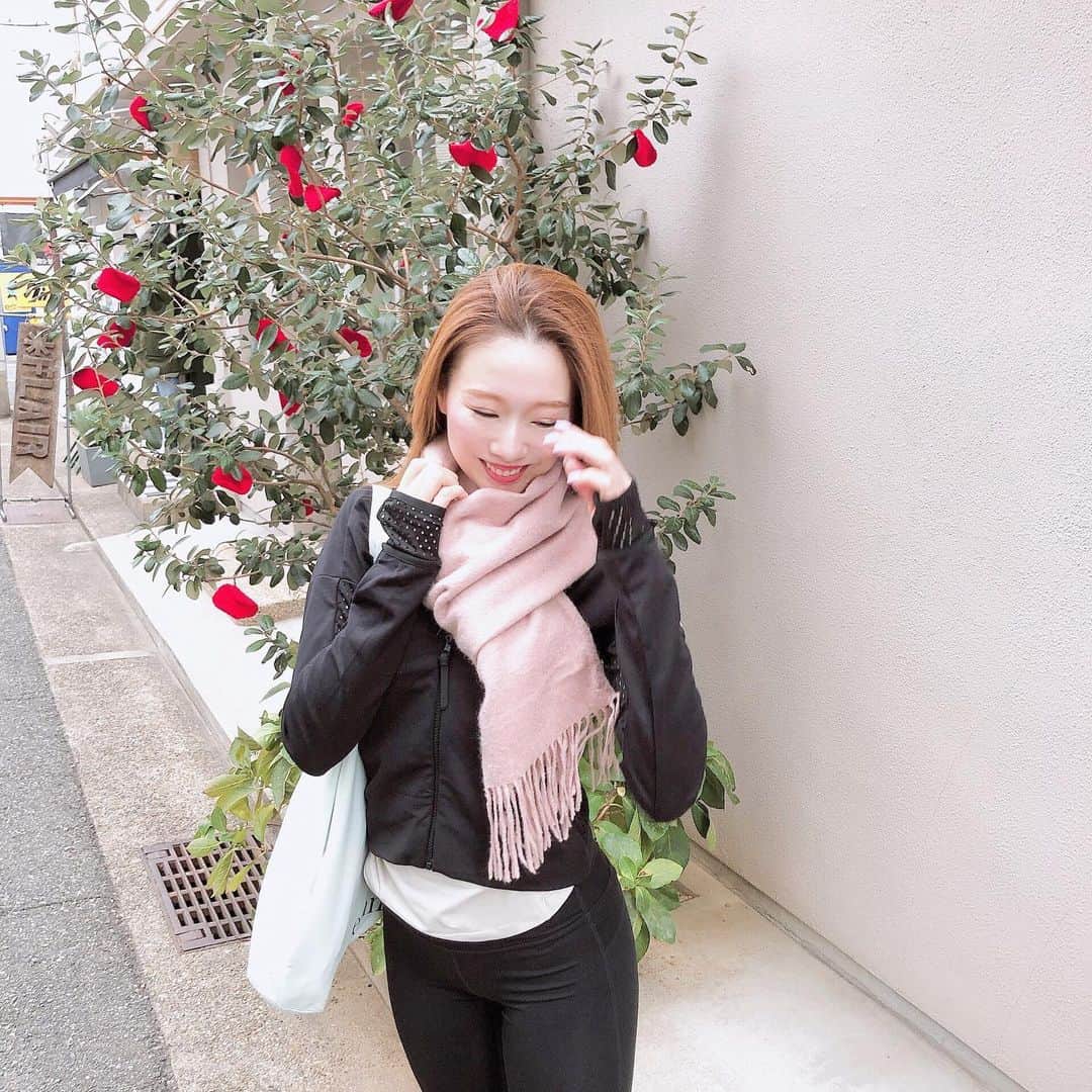 のインスタグラム：「トレーニング帰り♪  週2のトレーニング続けてます^ ^ 体重変わらなくてもラインが変わる変わる！ひしひしと感じてます💪  楽しい時間、もはやゲーム感覚です^ ^  生徒さんたちもパーソナル始めた方が増えました♡調子はどう?🏋️‍♀️」