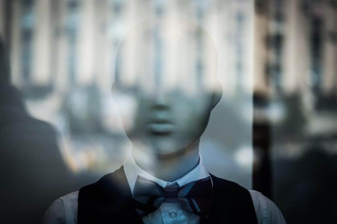 Fujifilm UKさんのインスタグラム写真 - (Fujifilm UKInstagram)「FEATURED PHOTOGRAPHER OF THE WEEK “Shop window mannequins such as this one can make for really interesting images. When combined with the subtle reflections of the street, this really gave me an ‘I Robot’ vibe.” - @jongiel_streetshots with the FUJIFILM X-T20.  #Fujifilm #XT20」11月28日 1時00分 - fujifilmuk