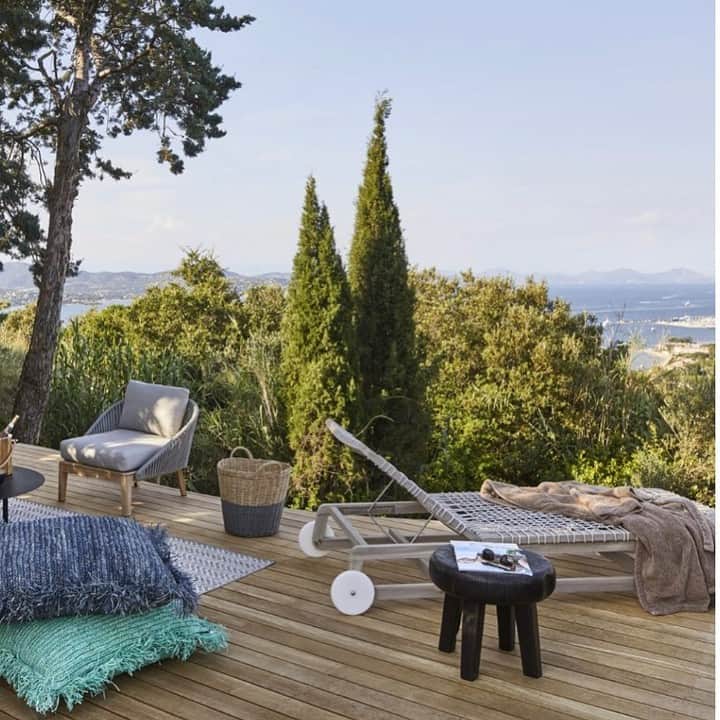 ジェルバゾーニさんのインスタグラム写真 - (ジェルバゾーニInstagram)「InOut 869 day-bed #GervasoniTour⁠ Saint-Tropez luxury villa, designed by @StephanieCoutas⁠ Thanks to @gervasoni_korea for sharing!⁠ .⁠ .⁠ .⁠ .⁠ #Gervasoni #Gervasoni1882 #interiordesign #homedesign #homedecor #paolanavone #designlovers #design #instadesign #instagood #interioraddict #homeinspiration #archilovers #furniture #style #inspiration #architecture #home #designinspiration #furnituredesign #living」11月28日 1時00分 - gervasoni1882