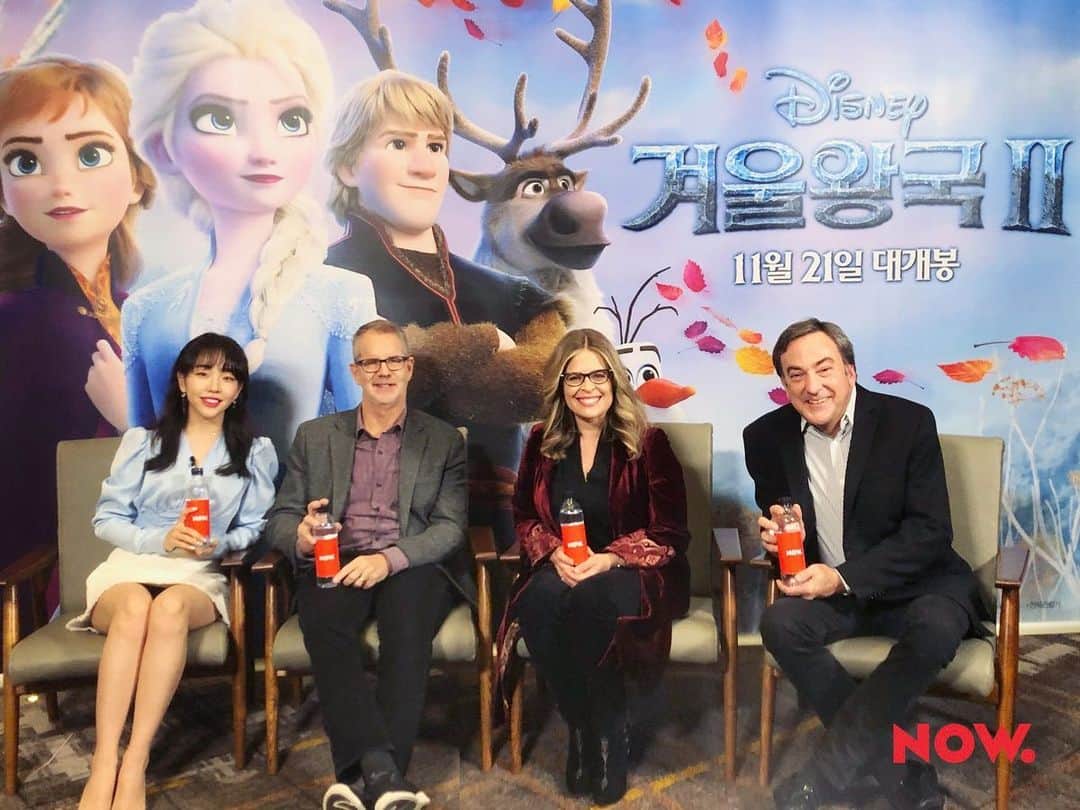 ペク・アヨンさんのインスタグラム写真 - (ペク・アヨンInstagram)「디즈니의 팬이라는게 그 어느때보다  자랑스러웠던 시간!! 크리스 벅, 제니퍼 리 감독님과 피터 텔 베코 제작자님과  함께 잊지 못할 추억을 남기고 왔어요!  여러분들도 네이버 NOW에서 같이 즐겨요!! ❄️❄️❄️ #NOW온에어 #네이버나우 @now.kr  #겨울왕국2 #Frozen2 #백아연」11月27日 19時35分 - ayeoniiiiii