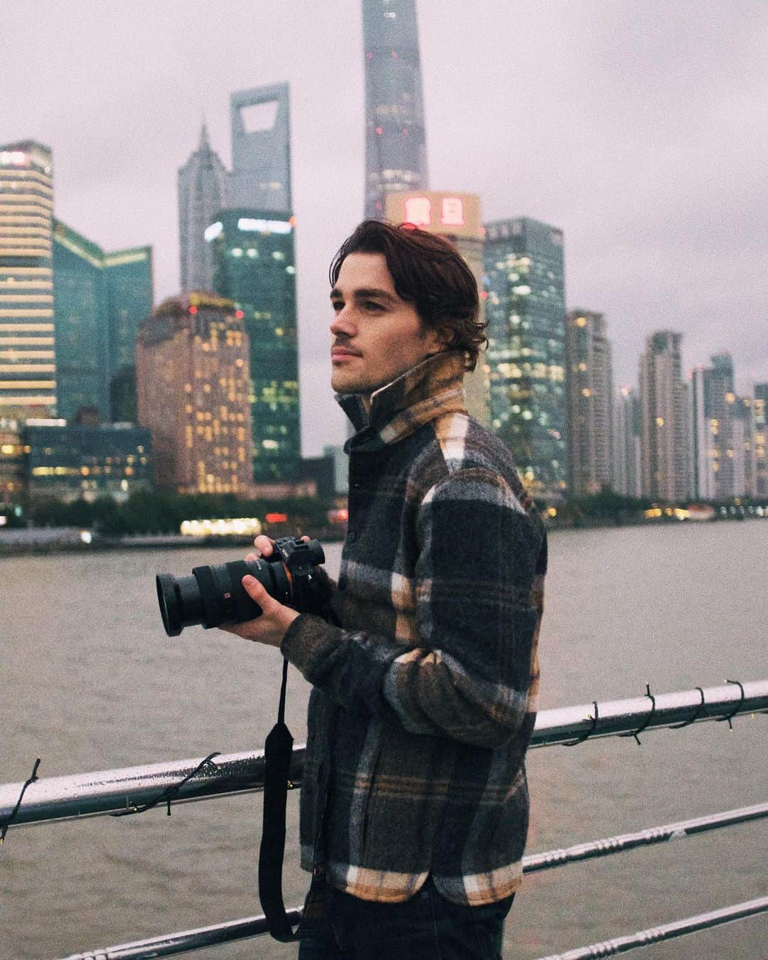 Jackson Harriesさんのインスタグラム写真 - (Jackson HarriesInstagram)「I’m in Shanghai this week to cover the soft launch of @mini.living Shanghai.🏠 🏙 More than half the worlds population now live in urban areas with increasing amounts of people moving into cities. How will we live on a more populated planet? This project aims to address this issue, tackling the shortage of affordable housing and public spaces through a unique co-living space. More to come soon!  @Mini #ChargedWithPassion #MINI #MINILiving #MINIElectric #advertisement」11月27日 19時51分 - jackharries