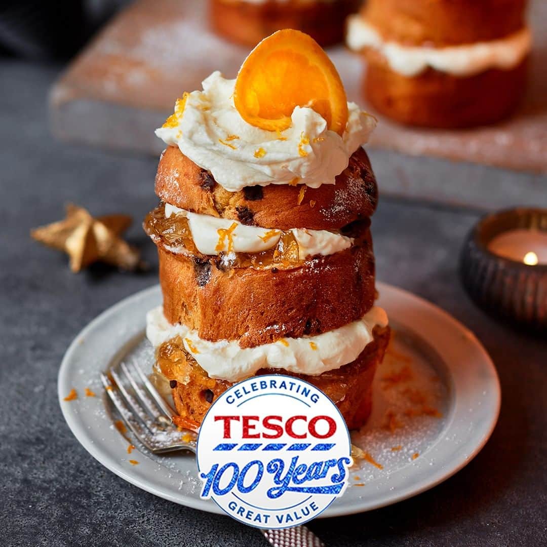 Tesco Food Officialさんのインスタグラム写真 - (Tesco Food OfficialInstagram)「A little bit naughty, but has a whole lot of nice. This boozy panettone promises love at first bite – #DeliveringChristmas party puds has never been so speedy (or easy). Ingredients 4x 100g chocolate chip mini panettones 70ml cream sherry 90g fine-cut marmalade 100ml whipping cream  1 tbsp icing sugar, plus extra to serve 1 clementine, 1/2 finely sliced, 1/2 zested  Method Cut each panettone into 3 layers. Spoon 1 tsp sherry over each bottom and middle layer, then spread with the marmalade. Put the cream in a large bowl and whisk to soft peaks. Add the sugar and remaining 30ml sherry and whisk until just incorporated. Evenly swirl two-thirds of the cream over the marmalade, then carefully stack the panettones and swirl the remainder on top. Top each panettone with a slice of clementine, a sprinkling of clementine zest and a dusting of icing sugar.」11月27日 20時00分 - tescofood