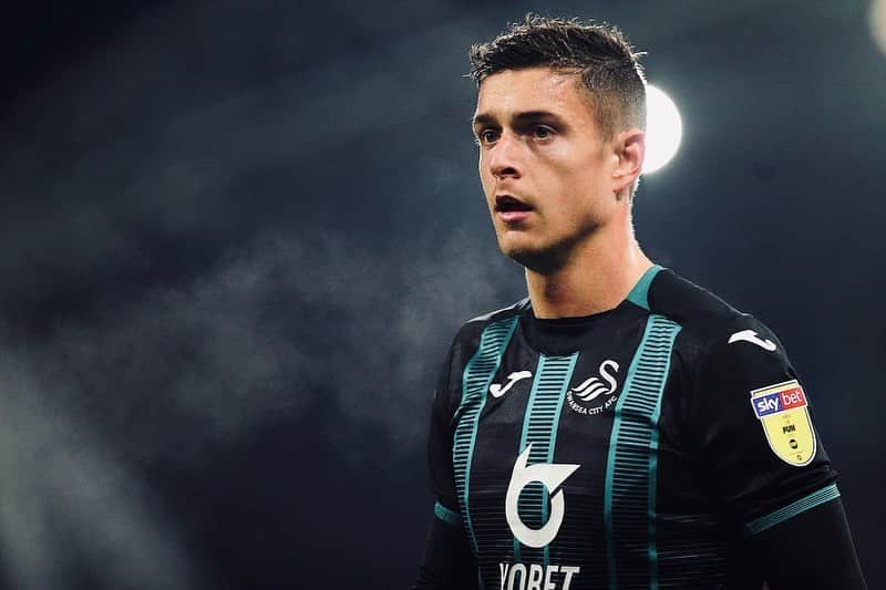 クリストファー・ピーターソンのインスタグラム：「Tough game, good point. Felt great to be back out there under the lights, hopefully more to come. Thanks to the travelling supporters!」