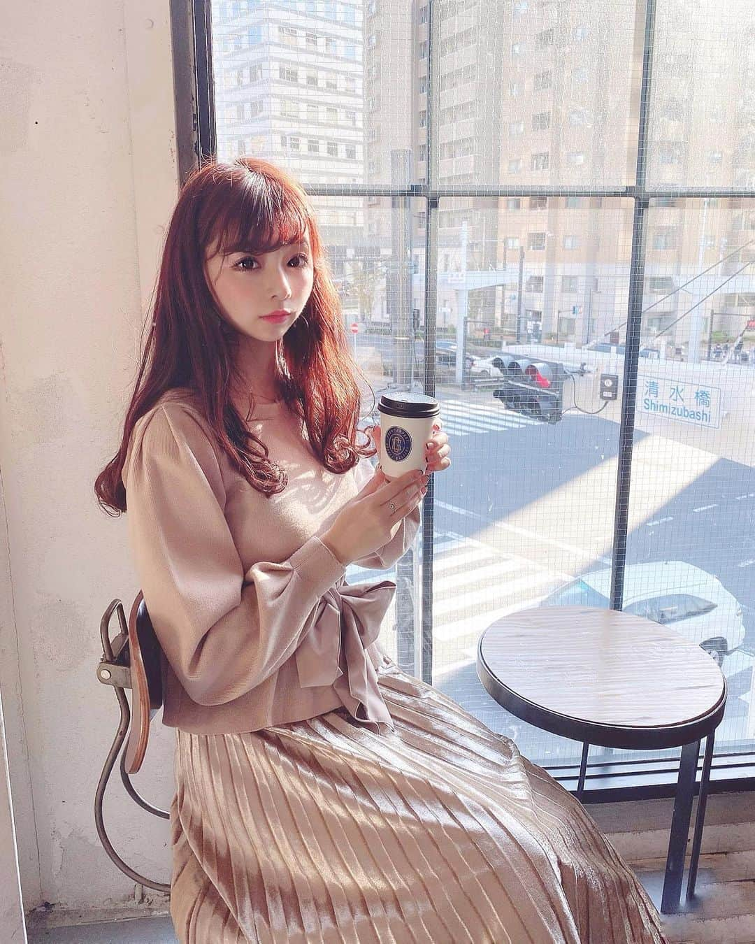 横田亜美さんのインスタグラム写真 - (横田亜美Instagram)「❤︎ 落ち着くカフェ☕️🧸 . ここのチョコミルクすき。 でも本当はコーヒーが 有名らしい🍫。。。 . . #miia #cafe #西新宿五丁目 #西新宿五丁目カフェ #西新宿 #西新宿カフェ #落ち着く空間 #落ち着くカフェ #落ち着く」11月27日 19時53分 - amimi0218