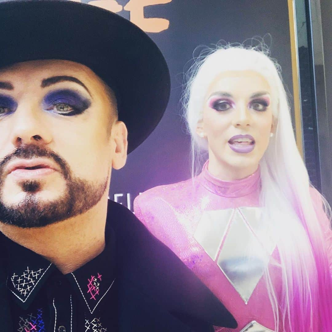 ボーイ・ジョージさんのインスタグラム写真 - (ボーイ・ジョージInstagram)「Everywhere you go always take a drag queen with you’ @fantasyqween @vangelispoly @sheldonriley @paul_kemsley_pk @naomi」11月27日 19時57分 - boygeorgeofficial