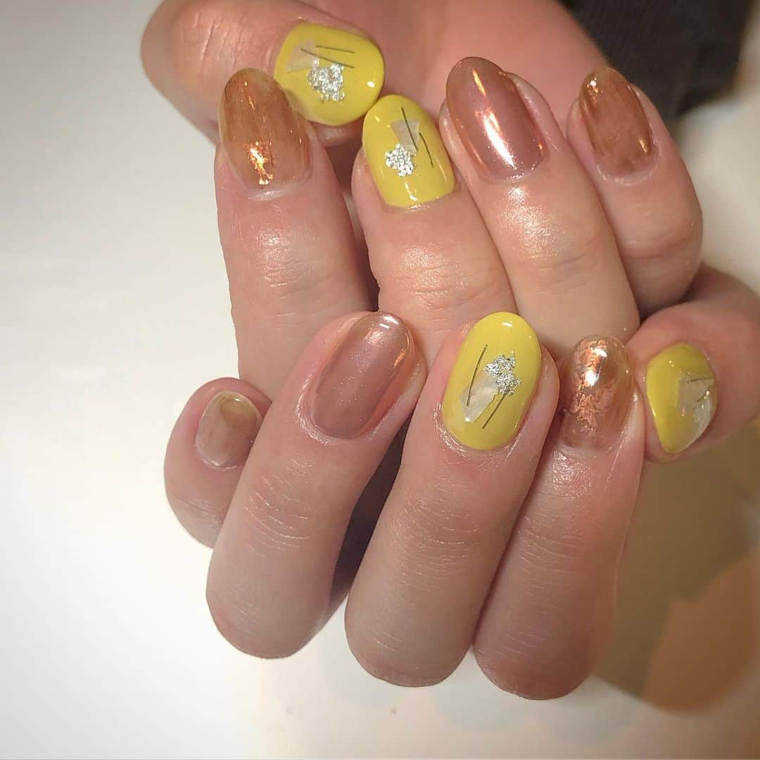 RUBY&ONYX by Kanako Miuraのインスタグラム：「コッパーミラー🏆 ・ ・ 11/29 15:00,18:00 12/1 11:00,16:00,17:30  ご案内可能です🥰  そのほかのお時間もお問い合わせください💫  お子様もお隣に座れるルームや個室もございます💡 ・ ・ 🌿月額制もやってます🌿 ○プレミアム会員(ハンド&フット)¥29,800(税抜)・ ○ハンドレギュラー会員¥14,800(税抜)・ ○フットレギュラー会員¥14,800(税抜)・ ・ それぞれ全てのメニューが月に何度でもご利用頂けます。  ご予約、お問い合わせはDMまたは 0354595882 LINE ID：@ rubynail までお気軽にどうぞ💫  #daikanyama#nailsalon#nail#gelnail#rubyandonyx#handnail#mode#cool#studs#menscare#ART#autumnnails#メンズネイル#メンズケア#定額制ネイル#通い放題#ジェルネイル#ネイル#ノーサンディング#ショートネイル#代官山ネイルサロン#トレンドネイル#冬ネイル」