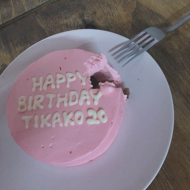 松本慈子さんのインスタグラム写真 - (松本慈子Instagram)「. 『TIKAKO』🙅🏼‍♀️→『CHIKAKO』🙆🏼‍♀️ . . #yard #yardcafe #birthday #birthdaycake #pinkcake #pink  #ピンクケーキ #食べかけグラム #カフェ #名古屋カフェ」11月27日 20時09分 - chikako_1119
