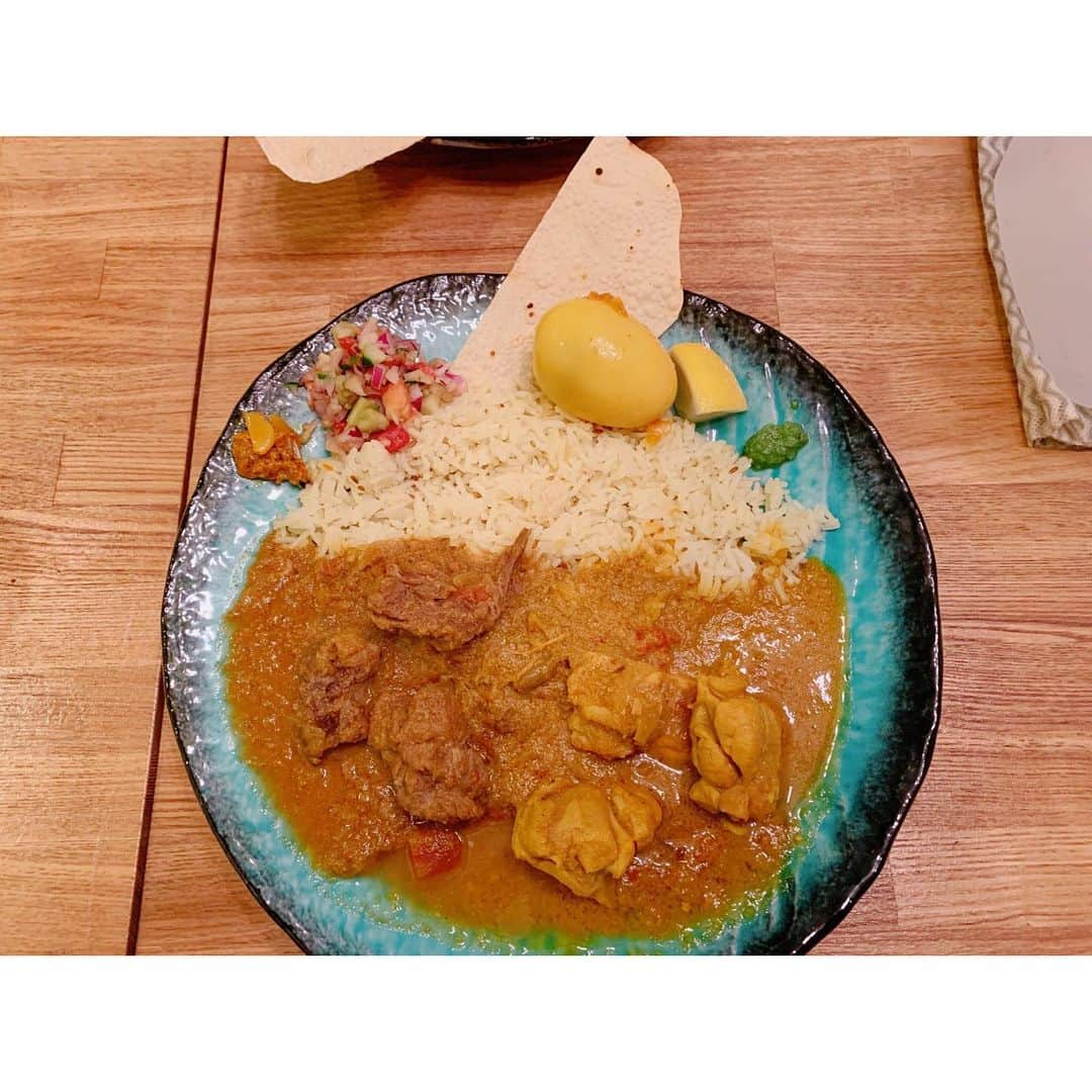 白山治輝のインスタグラム：「最近のカレー部🍛。あげ忘れその1。 ①肉スパイスカレー　ガネック(三宿) ②curry 草枕 (新宿) ③肉カレー千葉屋(南森町) ④桜堂(桜川)  #カレー部 #brianthesun」