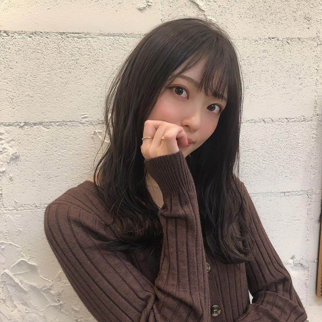 吉次玲奈さんのインスタグラム写真 - (吉次玲奈Instagram)「ただいま自分磨き強化月間ということでまつ毛パーマ、ネイル、美容院に行ってきました☺️﻿ ﻿ 中野さんにラベンダーグレージュにカラーしてもらい、メンテナンスカットとトリートメントもしてもらったのでツルツルです◎﻿ ﻿ 是非みなさんオススメの美容法やアイテムがあったら教えてください❤︎﻿ ﻿ その他にもコメントもらえたらもっと頑張れるのでお待ちしています☺️笑  #まつ毛パーマ #ネイル #カラー #カット #サロン #lewin」11月27日 20時10分 - rena_yoshitsugu