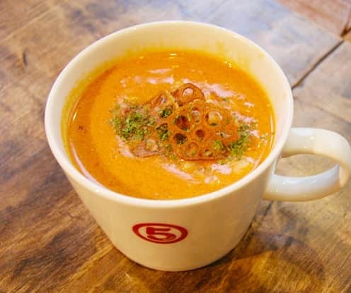 USAライス連合会さんのインスタグラム写真 - (USAライス連合会Instagram)「🍅＜ #カルローズ が入って満足！トマトスープマグ＞ . みじん切りの野菜がたっぷり入ったトマトスープに豆乳を加えてまろやかにしています。🍚「カルローズ」はベタつかないサラっとしたおコメなので、コクのあるスープによく合います。 お腹も満足！これ1杯で身体があたたまる、やさしい味の「スープ×カルローズ」を是非お召し上がりください♪ . 🥄レシピはこちら→【 https://www.usarice-jp.com/recipe/recipe215.html 】 . . #カルローズ米#カリフォルニア米#アメリカ米#スープごはん#トマトスープリゾット#トマトリゾット#スープリゾット#ベジタブルスープ#リゾット#リゾットに合う#おコメ#朝マグ#USAライス連合会#calrose#CaliforniaRice#SoupWithRice#Risotto」11月27日 20時05分 - usa_rice_jp
