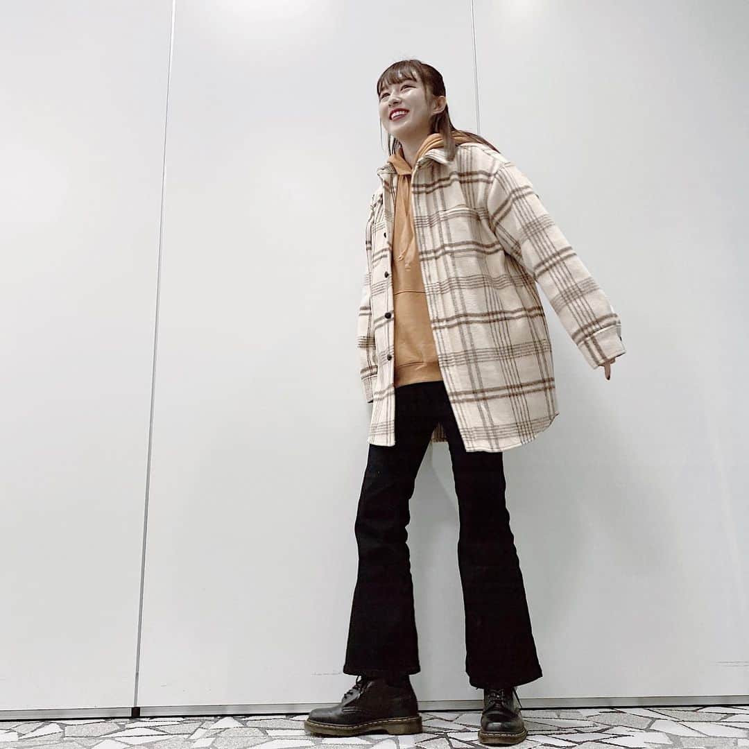 市野莉子さんのインスタグラム写真 - (市野莉子Instagram)「今日の私服🤎 2枚目でブランド見てねっ✌︎ #りかりこーで #ファッション」11月27日 20時12分 - riko_ichino