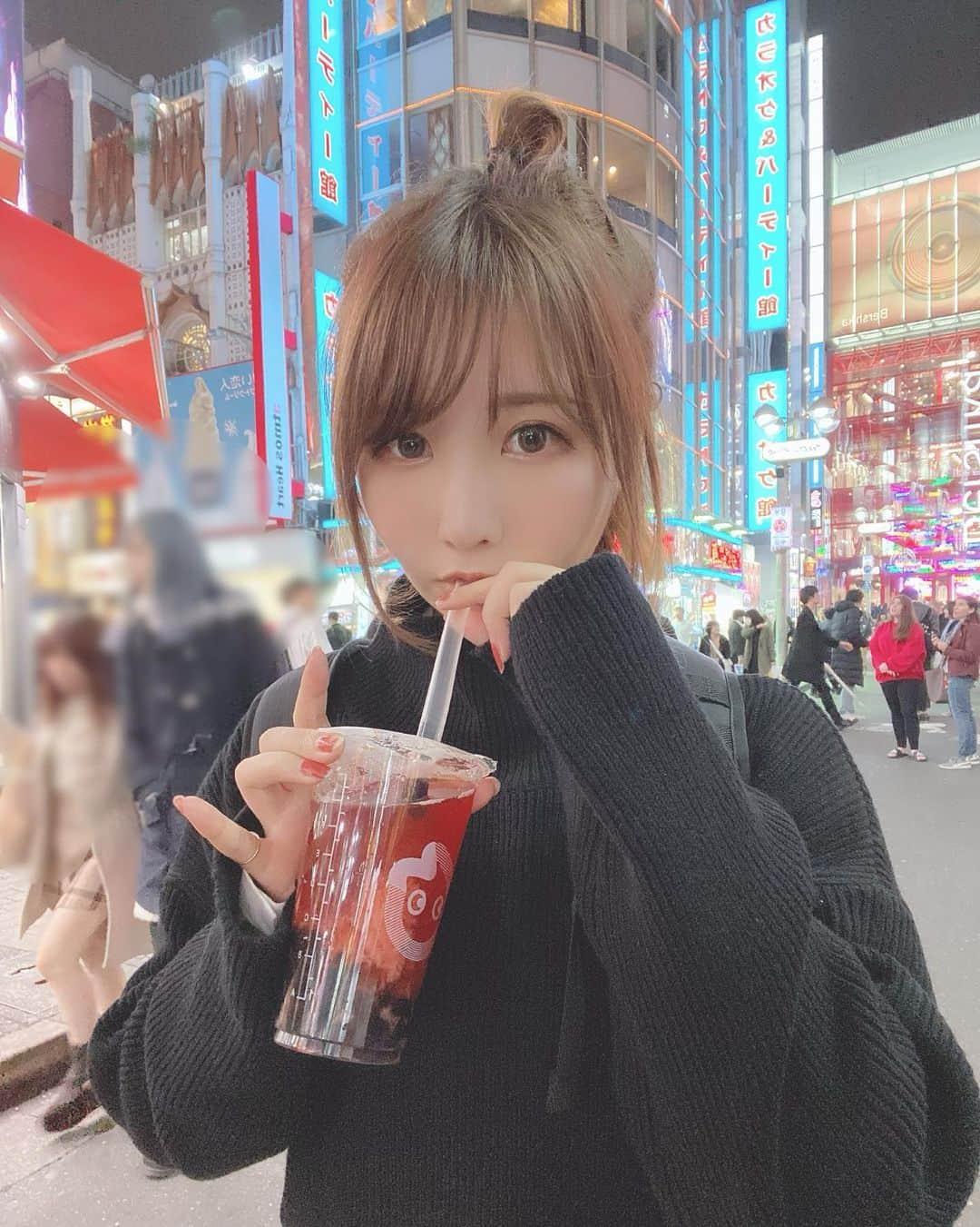 しらほしなつみさんのインスタグラム写真 - (しらほしなつみInstagram)「❤︎ COCO都可の渋谷限定いちごアイスティータピオカめちゃうま😍！ 今日はちゃんとブログ書いたから見てねん✨ ・ #タピオカ #タピオカ中毒 #タピオカ好き #coco都可 #tapioca #お団子ヘア #お団子アレンジ #カラコン #hairstyle #ungrid #アングリッド #アングリッドコーデ #ootd #fashion #데일리룩 #카페투어 #팔로우 #粉我 #渋谷 #shibuya #しらほしなつみ #japanesegirl」11月27日 20時20分 - shirahoshi.natsumi