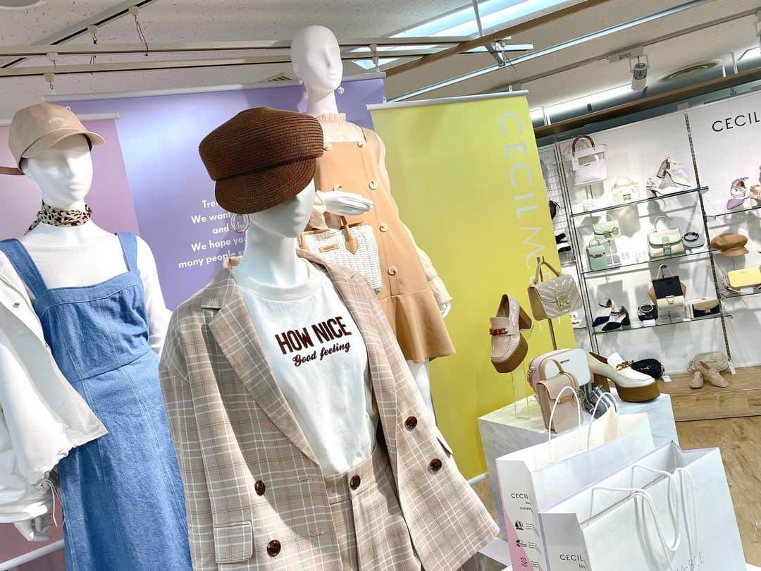 小玉梨々華のインスタグラム：「#cecilmcbee の 展示会に行ってきました！  可愛いセットアップ頼んだ☺︎ 届くの楽しみ☺︎」