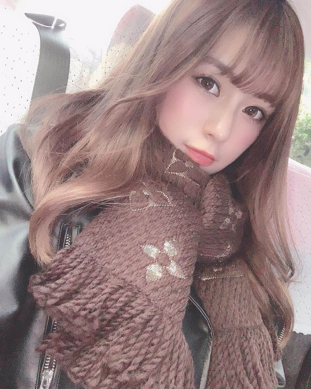 のインスタグラム：「やっぱり冬になると濃いメイクをしたくなる🥺💞 少しの期間だけどお仕事でマツエクつけた✨✨ お店はもちろん、モデルをやっているマキア @maquia_group さん💞💞 みんなも行ってみてね👍👍 #レースクイーン #アイドル #マツエク #メイク #冬 #rq #idol #makeup #beauty」