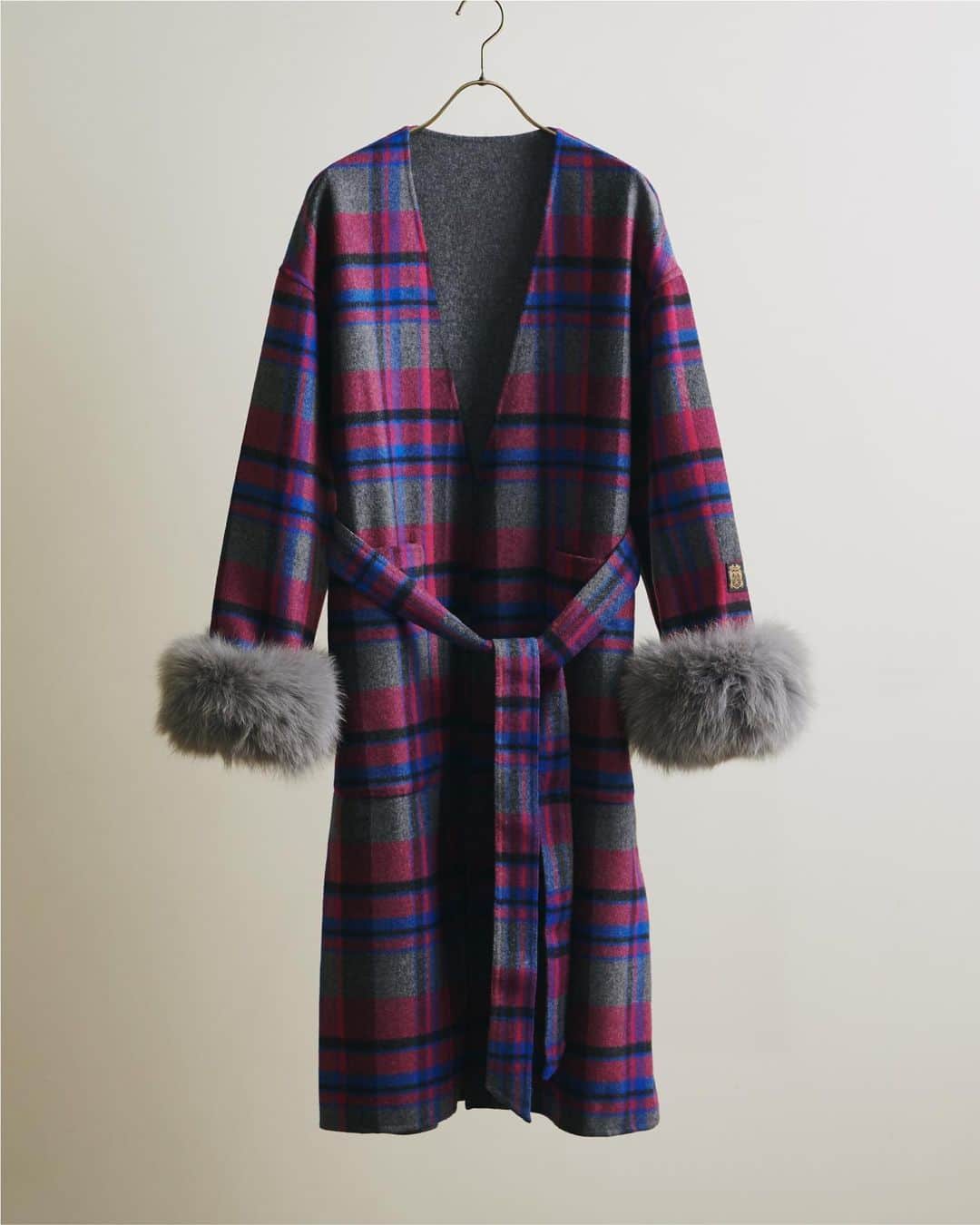 ルミネ北千住さんのインスタグラム写真 - (ルミネ北千住Instagram)「・ #あったか冬じたく 【さらりと纏う⼤⼈の空気】 ・ イタリアの⽼舗ファブリックメーカー「MANTECO（マンテコ）」社の上質な⽣地を使⽤したコート。 リバーシブルで着⽤でき、軽い着⼼地と美しいチェック柄が贅沢な⼀枚。 ラフに⽻織ってリラックス感のある今年らしい着こなしを。 ・ #チェックリバーコート ¥72,000＋tax GRACE CONTINENTAL／4F」11月27日 20時41分 - lumine_kitasenju