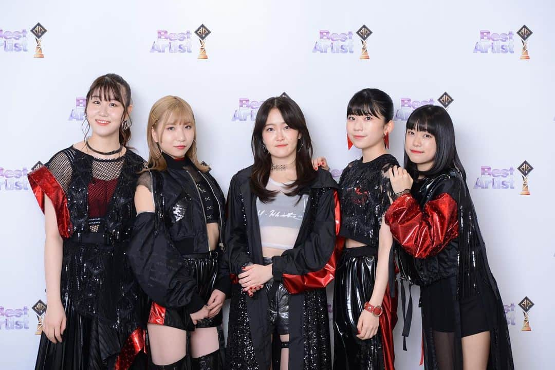 日本テレビ「The Music Day」さんのインスタグラム写真 - (日本テレビ「The Music Day」Instagram)「Little Glee Monsterの皆さん、ベストアーティスト2019にご出演ありがとうございました❗️ 🎵裏配信★大魔王の部屋🎵配信中！ https://pscp.tv/w/1BRJjqrYWegGw  #日テレ #ベストアーティスト2019  #LittleGleeMonster  #古坂大魔王 #裏配信 #大魔王の部屋」11月27日 20時46分 - musicday_official