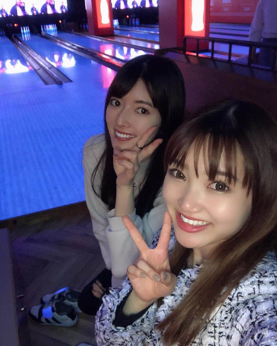 日下部美愛のインスタグラム：「🖤 ハタチになった久保さんとボーリング🎳 下手すぎるので通って上手くなりたい所存 . . #ボーリング#bowling #photo #japan #model #me #fashion #makeup #selfie #followme #instagood #camera #instadaily #dailylook #selfie #한국 #맞팔 #사진 #데일리 #데일리룩 #인스타사진 #인스타그램 #일본인 #패션 #패션스타그램」