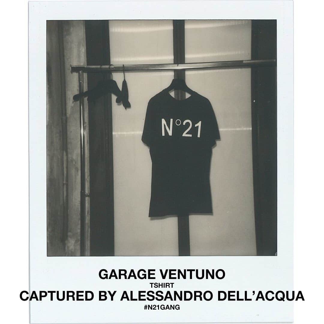 ヌメロ ヴェントゥーノさんのインスタグラム写真 - (ヌメロ ヴェントゥーノInstagram)「CAPTURED BY ALESSANDRO DELL’ACQUA. A series of polaroids that documents the vision of Alessandro dell’Acqua, founder and creative director of N21. #N21 #numeroventuno #alessandrodellacqua #N21Gang」11月27日 21時00分 - numeroventuno