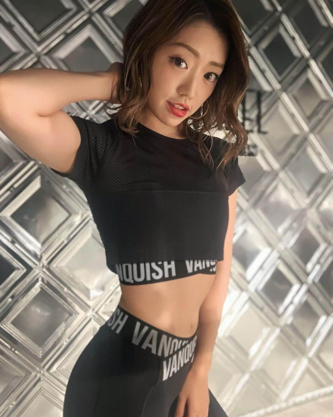 のインスタグラム：「. . ブラックフライデープレゼント企画！✌️😍✨ . 🚨 @vqfit BLACK FRIDAY GIVEAWAY! 🚨 3 Winners will be picked at random! - 1ST WINNER GETS A $500 GIFT CARD - 2ND WINNER GETS A $300 GIFT CARD - 3RD WINNER GETS A $200 GIFT CARD - 3 STEPS TO ENTER - 1. Follow @vqfit and @vqfitwomen 2. Tag a friend in the comments 3. One comment = one entry.  Comment as MANY times as you like! The Winners will be announced on the 1st December on my story!✔️ . 3人の勝者がランダムに選ばれます！ -1位の勝者は500ドルのギフトカードを獲得 -2番目の勝者は300ドルのギフトカードを獲得 -3番目の勝者は200ドルのギフトカードを獲得 -入力する3つのステップ- 1.  @vqfit および @vqfitwomen をフォローする 2.コメントで友人にタグを付ける 3. 1つのコメント= 1つのエントリー 何度でもコメントしてください。 受賞者は私のストーリーで12月1日に発表されます！ . もう出血大サービスどころの話じゃない😭👏💯 ぜひ、たくさん応募してくださいねーっ✨✨✨ . #vqfit#vqfitwomen#blackfriday#sale」