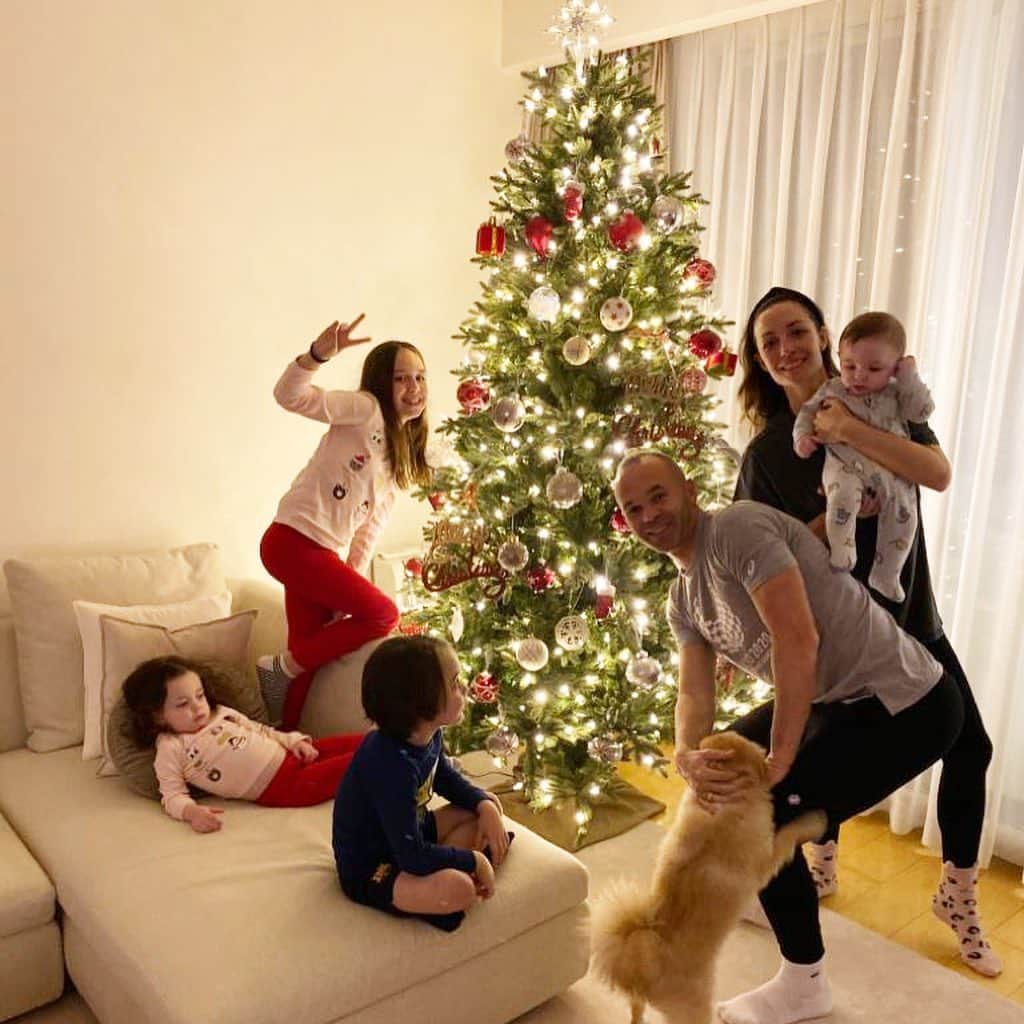 アンナ・オルティス（イニエスタの妻）さんのインスタグラム写真 - (アンナ・オルティス（イニエスタの妻）Instagram)「Bienvenida Navidad!! #qbonitaeres #ravapas💫」11月27日 21時14分 - annaortiz34