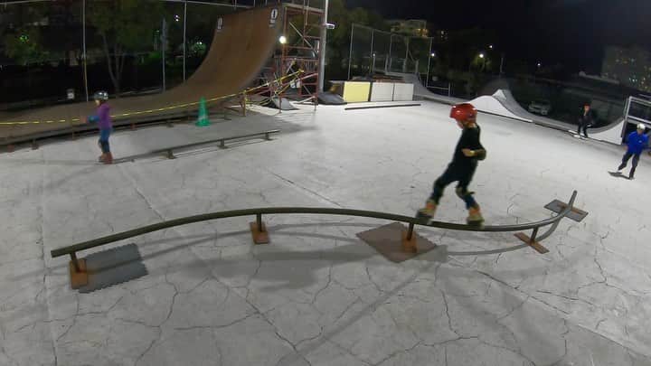 安床武士のインスタグラム：「S-curve crew🤙 Shuto @haruhi_gram  @yoshiki130130  Me at @goodskates_inc park. 🎥 @jinflipjin . #rollerblading #inlineskate #GoPro #goodskates #gskatepark #インラインスケート #ローラーブレード  #メイクするまでなかなか時間かかったやつ」