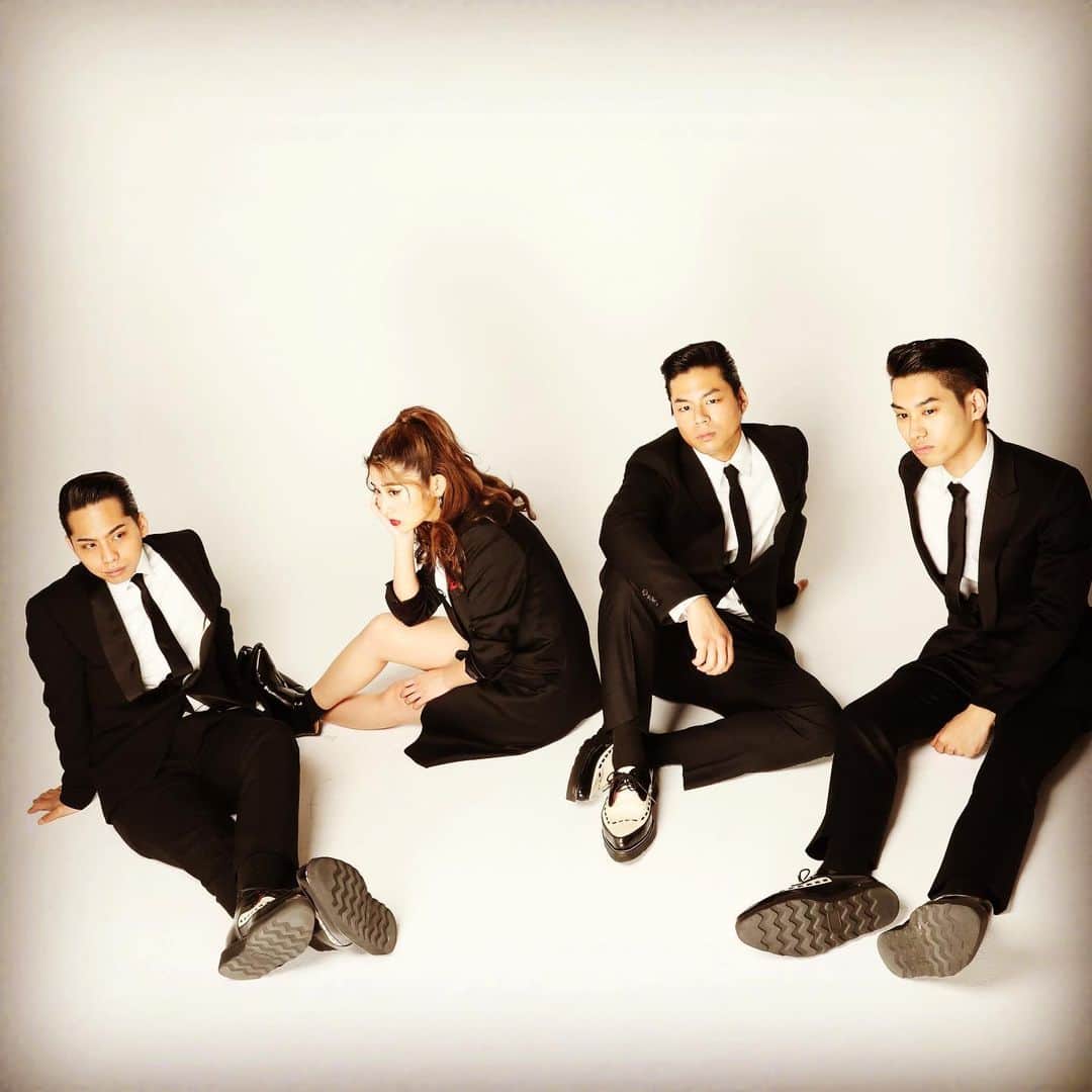 のインスタグラム：「ずいぶん前に撮った写真🤳 . #biscats #thebiscats #ビスキャッツ」