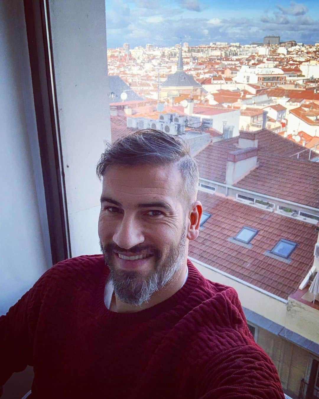 アルベルト・ロポさんのインスタグラム写真 - (アルベルト・ロポInstagram)「Pues el invierno y el verano en Madrid solo son buenos desde la cuna a Madrid y desde Madrid al cielo !!!! #Luis Quiñones de Benavente」11月27日 21時22分 - albertolopo