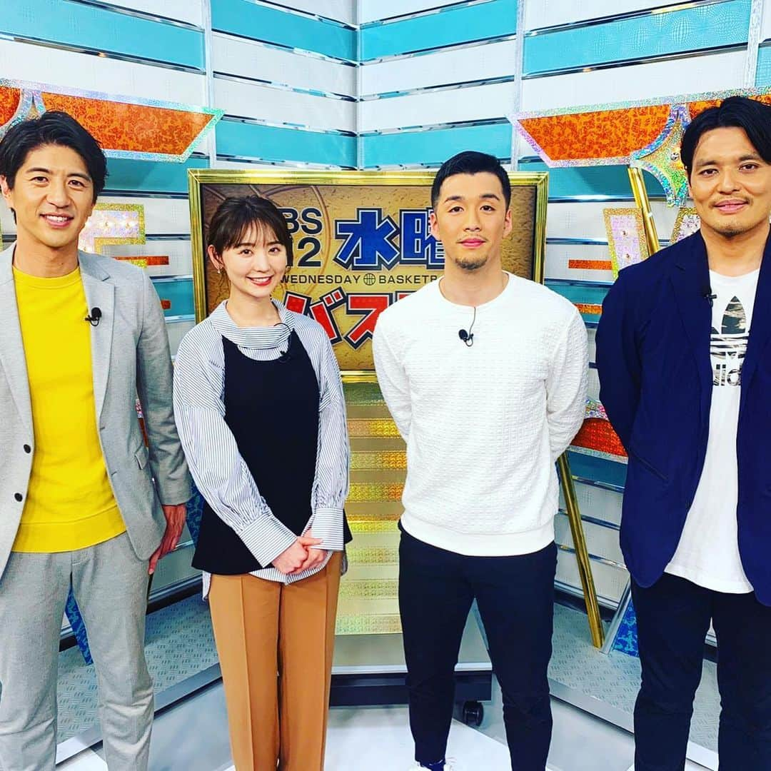 田中大貴さんのインスタグラム写真 - (田中大貴Instagram)「田渡凌くんが来てくれました  生放送のあと初インスタライブ📱 バスケのことは勿論…好きなタイプは？いつ結婚したい？テラスハウスの結末は？ そんな内容も入った番外編インスタライブw  #田渡凌 #横浜ビーコルセアーズ  #ポイントガード #テラスハウス 出演中 #BS12 #生出演  #2枚目はインスタライブ中 #一番左は　 #Bリーグ　 #広報 新出くん #感謝」11月27日 21時24分 - daiki.tanaka_1980