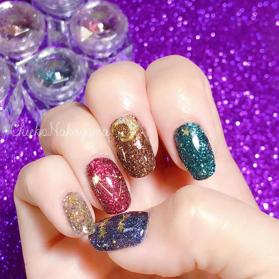 なかやまちえこのインスタグラム：「マイネイルはPREXYなかやまセレクトグリッター『Dark Matter』✨ #nail #nails #nailart #ネイル #美甲 #ネイルアート  #clou #nagel #ongle #ongles #unghia #japanesenailart #manucure #네일 #젤네일 #네일아트 #네일리스트 #japanesenails #manicurist #gelnails #أظافر #グリッターネイル #glitternails」