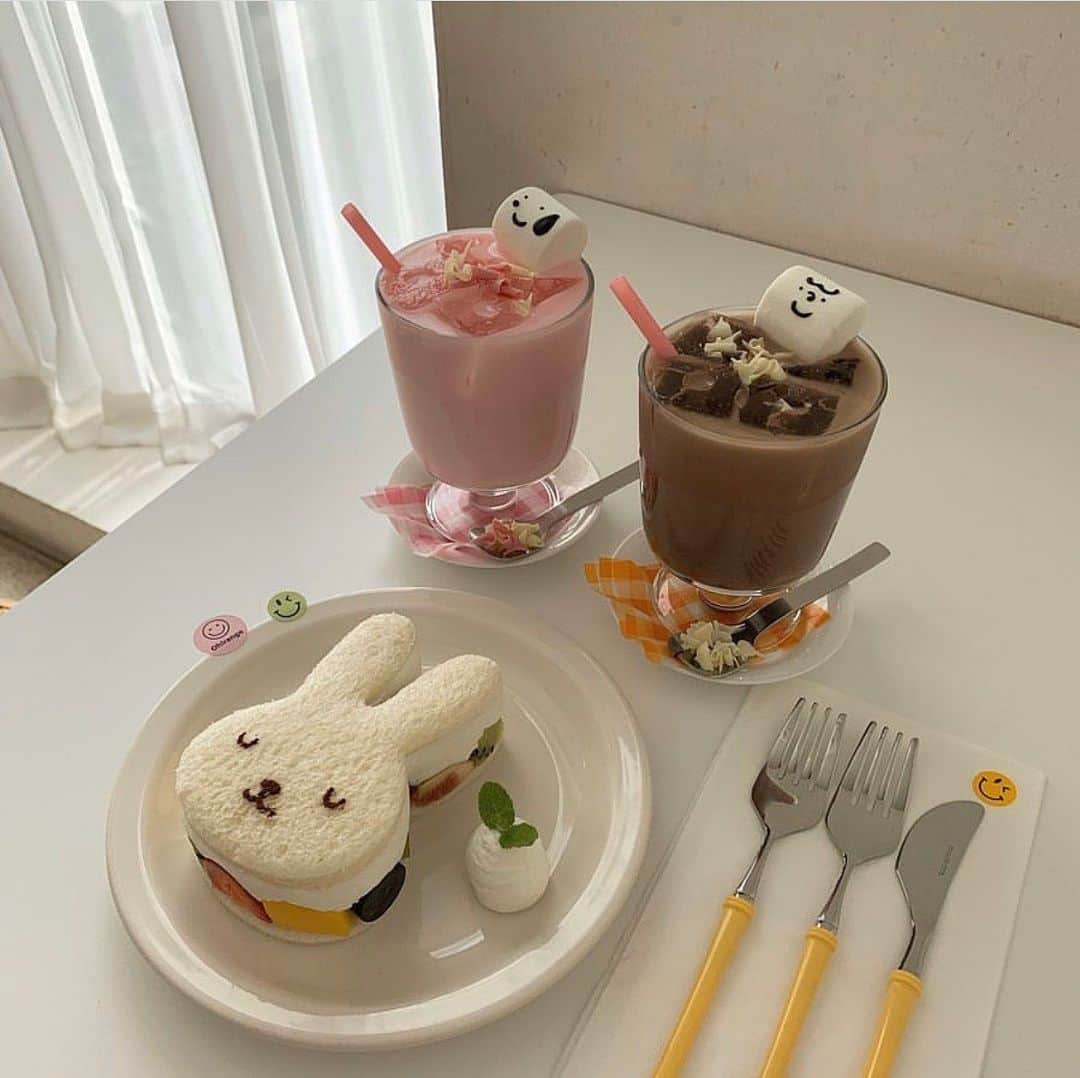 ピュアラモ@オフィシャルさんのインスタグラム写真 - (ピュアラモ@オフィシャルInstagram)「@optimus_babymoe さんのおすすめカフェ情報🐇♡ ﻿ ﻿ ✈︎🇰🇷 ﻿ ﻿ (( Oh!range ))﻿ ﻿ @ ソウル / 弘大﻿ 地下鉄　弘大入口駅③出口より徒歩10分﻿ ﻿ ﻿ ﻿ ﻿ ☑︎フルーツサンド  8000won﻿ ☑︎アイスチョコ  6500won﻿ ☑︎アイスピンクチョコ  6500won﻿ ﻿ ﻿ ﻿ こんな可愛いフルーツサンド見たことなかったから運ばれてきた時感動して、しばらく眺めていました🥺❤︎﻿ ﻿ フルーツサンドも飲み物も甘くなくて、とっても美味しかったです♡﻿ ﻿ ﻿ ﻿ instagram → @ohrange.cafe ㅤㅤㅤㅤㅤㅤㅤㅤㅤㅤㅤㅤㅤㅤㅤㅤㅤㅤㅤㅤㅤㅤㅤㅤㅤㅤㅤㅤㅤㅤㅤㅤㅤㅤㅤㅤㅤㅤㅤㅤㅤㅤㅤㅤㅤㅤㅤㅤ　　ㅤㅤㅤㅤㅤㅤㅤㅤㅤㅤㅤㅤㅤ ㅤㅤㅤㅤㅤㅤㅤㅤㅤㅤㅤㅤㅤ ㅤㅤㅤㅤㅤㅤㅤㅤㅤㅤㅤㅤㅤㅤㅤㅤㅤㅤㅤㅤㅤㅤㅤㅤㅤㅤㅤㅤㅤㅤㅤㅤㅤㅤㅤㅤㅤㅤㅤㅤㅤㅤㅤㅤㅤㅤㅤㅤㅤㅤㅤㅤㅤㅤㅤㅤㅤㅤㅤㅤㅤㅤㅤㅤㅤㅤㅤㅤㅤㅤㅤ ㅤㅤㅤㅤㅤㅤㅤㅤㅤㅤㅤㅤㅤㅤㅤㅤㅤㅤㅤㅤㅤㅤㅤㅤㅤㅤㅤㅤㅤㅤㅤㅤㅤㅤㅤㅤㅤㅤㅤㅤㅤ　ㅤㅤㅤㅤㅤㅤㅤㅤㅤㅤㅤㅤㅤㅤㅤㅤㅤㅤㅤㅤㅤㅤㅤㅤㅤㅤㅤㅤ﻿ #ohrange  #弘大 #弘大カフェ #延南洞 #延南洞カフェ  #seoulcafe ﻿#カフェ巡り#カフェさんぽ #スイーツ #韓国カフェ #韓国カフェ巡り #ソウルカフェ #スヌーピー #スヌーピーカフェ #snoopy #snoopycafe #カフェ巡り #フルーツサンド #カフェ巡り好きな人#Fruitsandwich #カフェ#カフェ巡り好きな人と繋がりたい ﻿」11月27日 21時37分 - purelamo_official